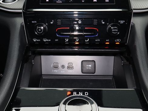 Used 2023 Jeep Grand Cherokee Altitude AWD/4WD image 11