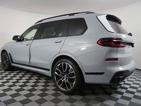 Used 2026 BMW X7 M60i image 5
