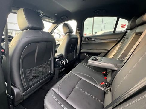 Used 2023 Alfa Romeo Stelvio Sprint image 18