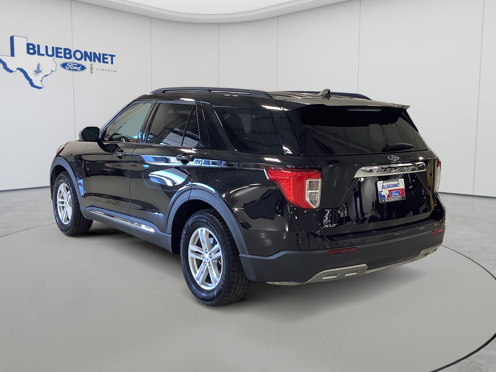 Used 2023 Ford Explorer XLT w/ Equipment Group 202A RWD image 7
