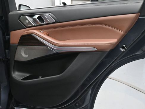 Used 2021 BMW X5 M50i image 25