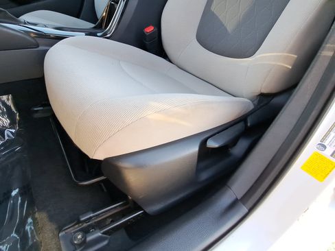 Used 2022 Toyota Corolla LE image 26