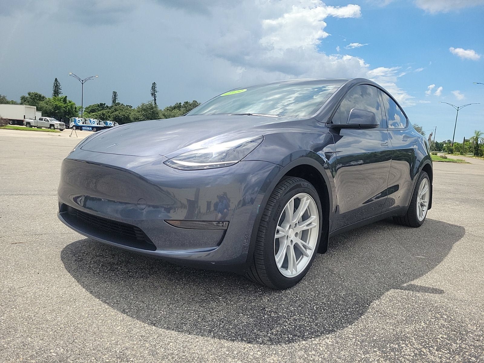 Used 2023 Tesla Model Y Long Range AWD/4WD image 2