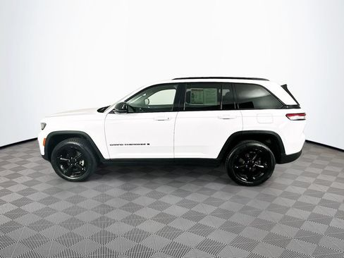 Certified 2023 Jeep Grand Cherokee Altitude AWD/4WD image 7