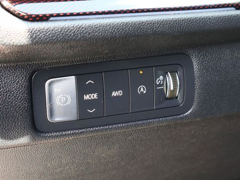 Used 2025 Chevrolet Traverse Z71 w/ Enhanced Driving Package AWD/4WD image 24