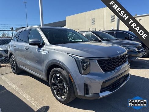 Certified 2024 Kia Sorento S image 2