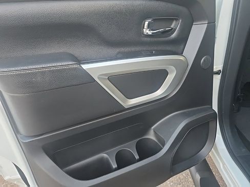 Used 2018 Nissan Titan PRO-4X image 30