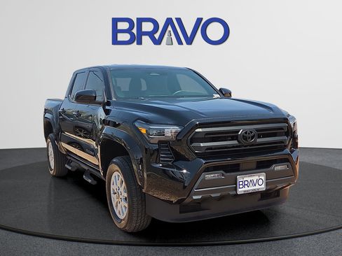 Used 2025 Toyota Tacoma SR5 AWD/4WD image 6