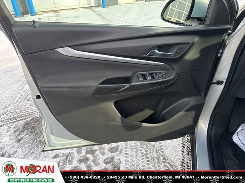Used 2022 Chevrolet Bolt EUV LT w/ Comfort Package image 9