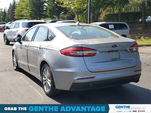 Used 2020 Ford Fusion SE image 3