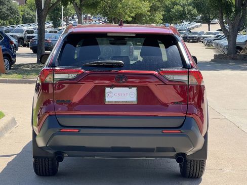 Used 2025 Toyota RAV4 XLE Premium FWD image 5