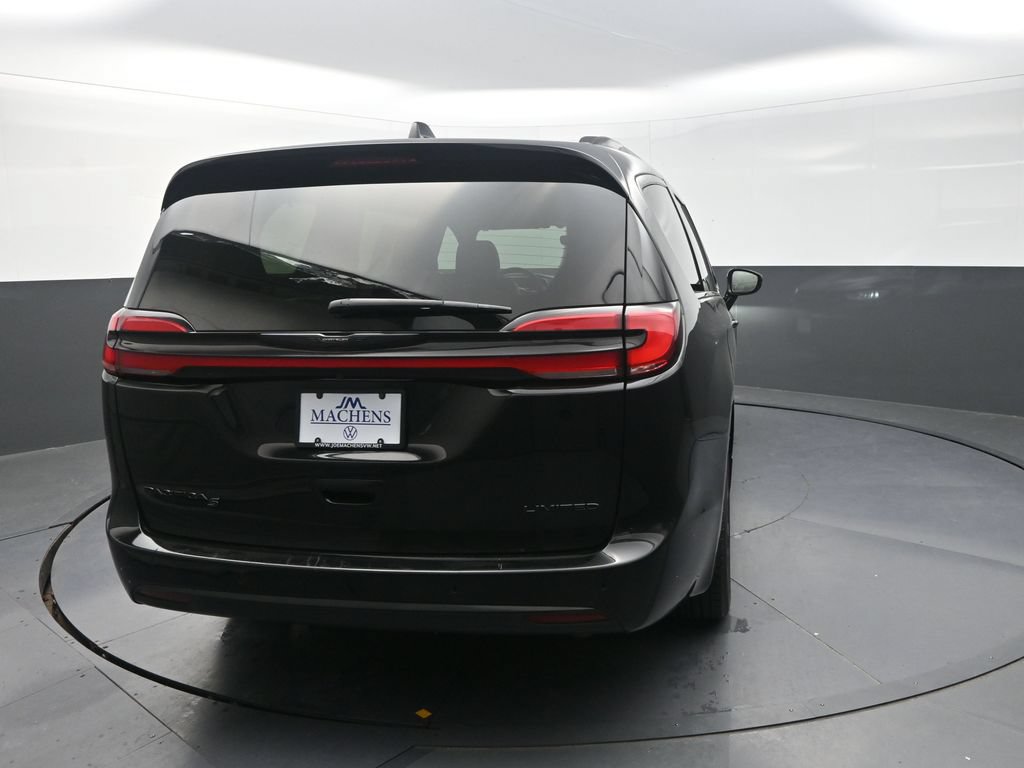 Used 2025 Chrysler Pacifica Limited FWD image 9