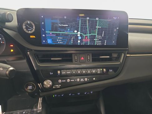Used 2024 Lexus ES 350 F Sport w/ Accessory Package (Z2) FWD image 23