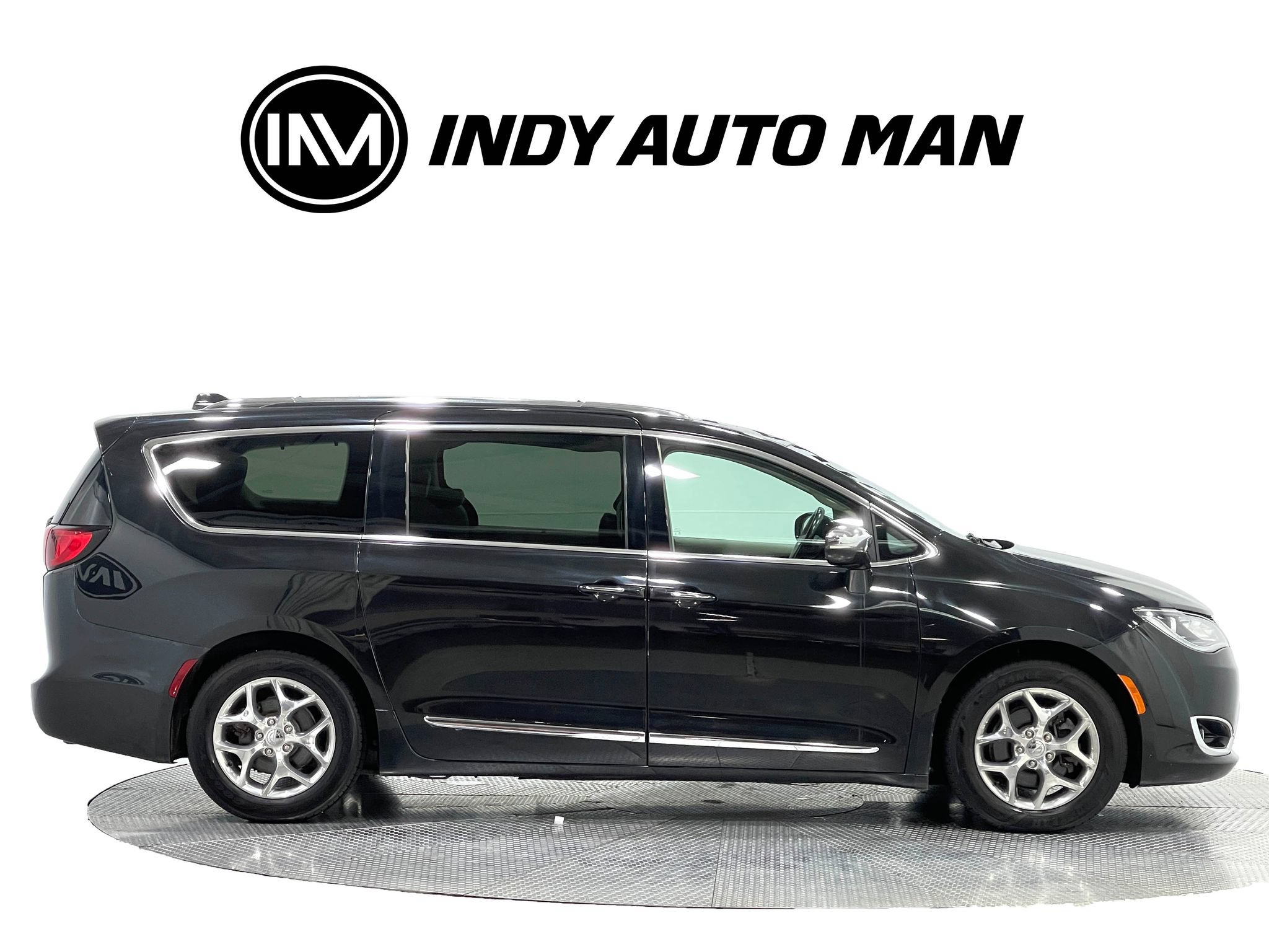 Used 2019 Chrysler Pacifica Limited FWD image 3