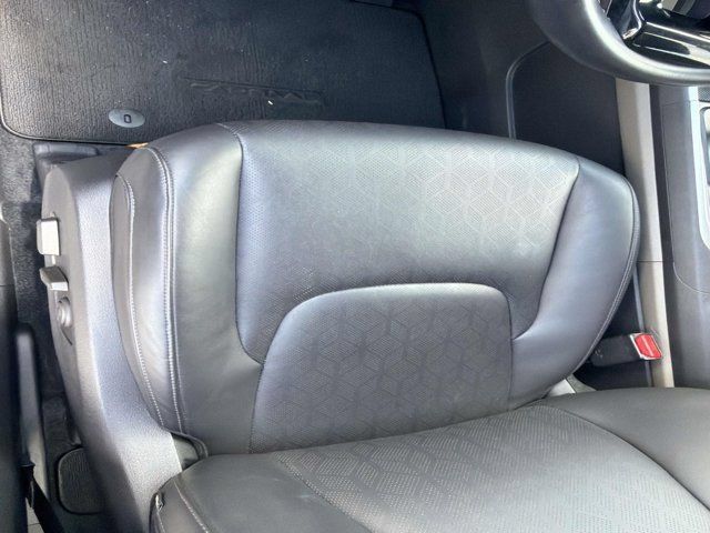 Used 2025 Kia Carnival FWD image 9