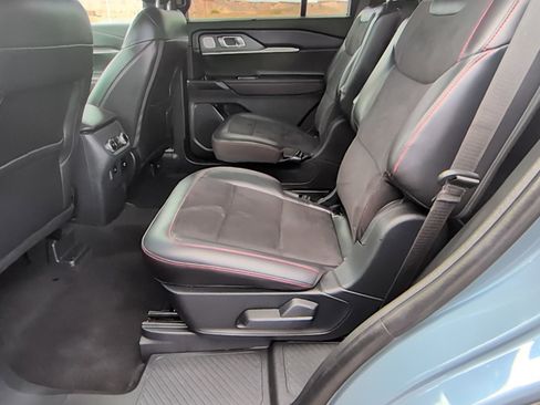Used 2025 Ford Explorer ST RWD image 28