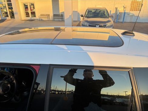 Used 2021 MINI Cooper 4-Door Hardtop w/ Storage Package image 34