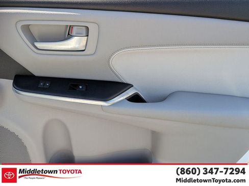 Used 2017 Toyota Camry XLE w/ Moonroof Package FWD image 37