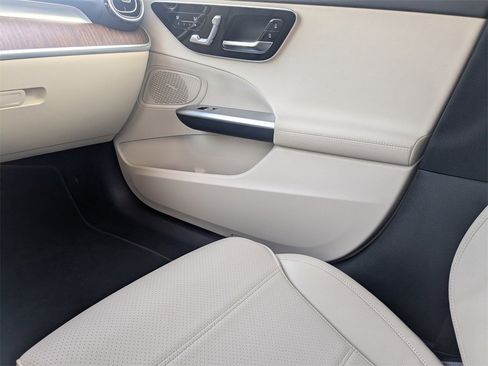 Used 2022 Mercedes-Benz C 300 Sedan image 7