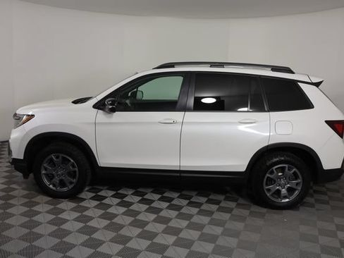 Used 2025 Honda Passport TrailSport image 4