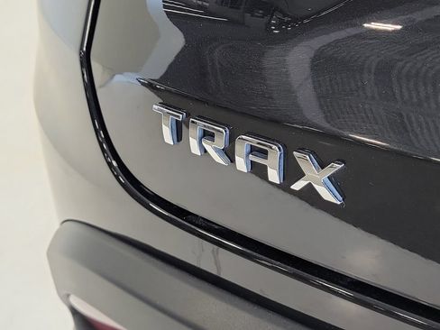 Used 2025 Chevrolet Trax LT w/ LT Convenience Package FWD image 7
