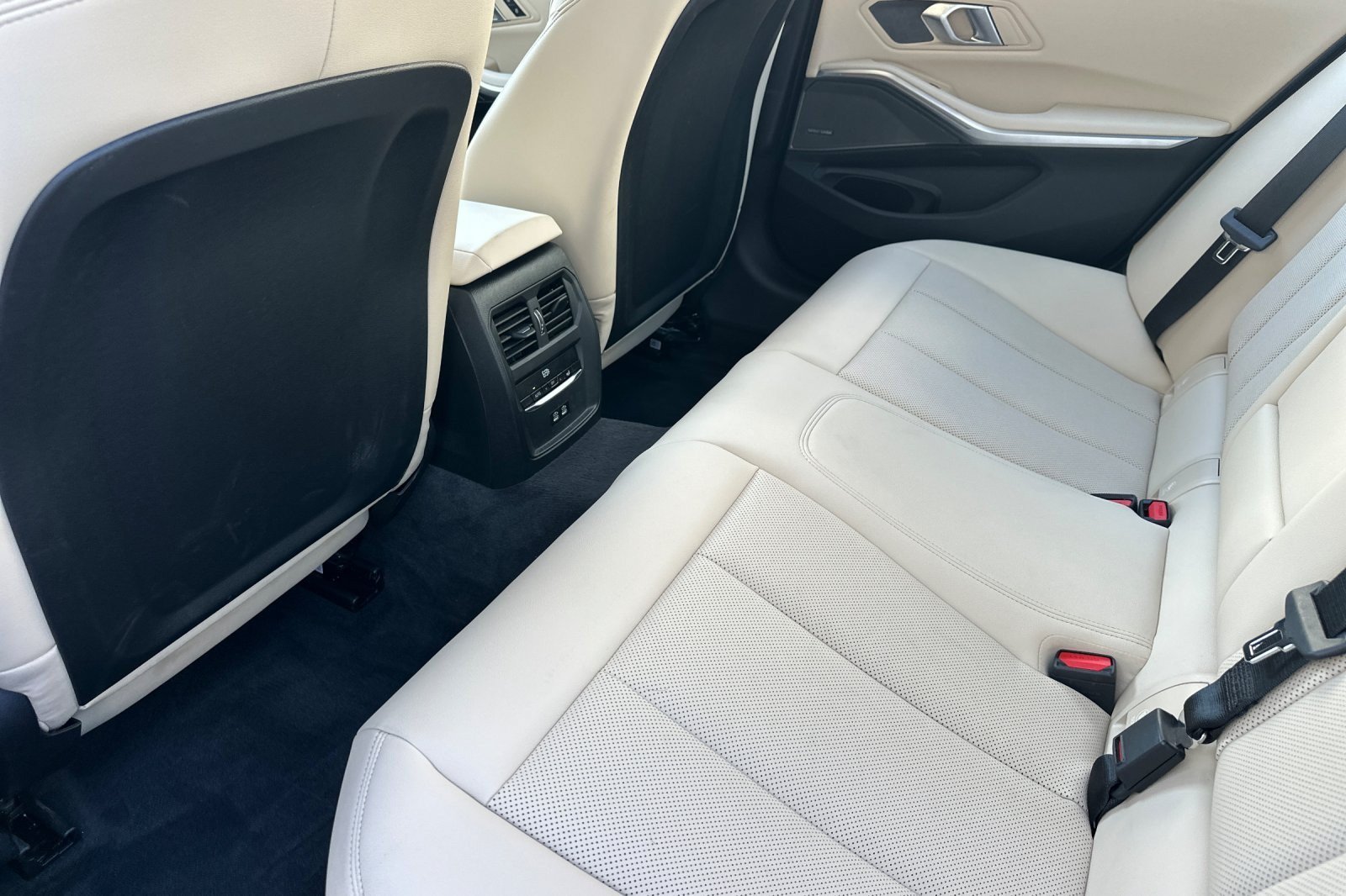 Used 2026 BMW 330i Sedan w/ Convenience Package RWD image 11