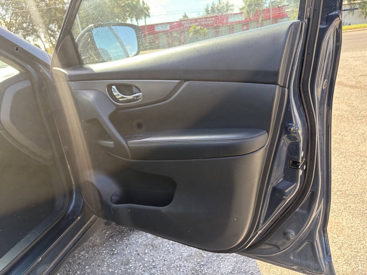 Used 2016 Nissan Rogue SV AWD/4WD image 16