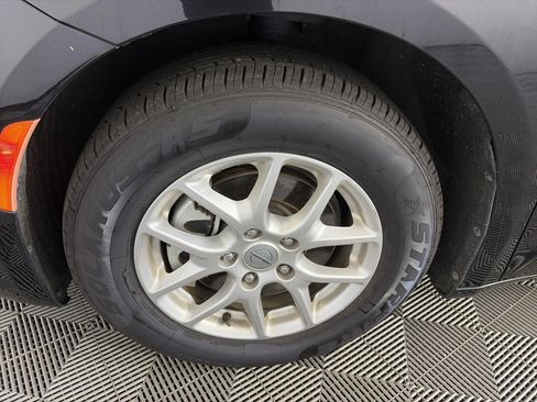 Used 2023 Chrysler Pacifica Touring-L FWD image 14