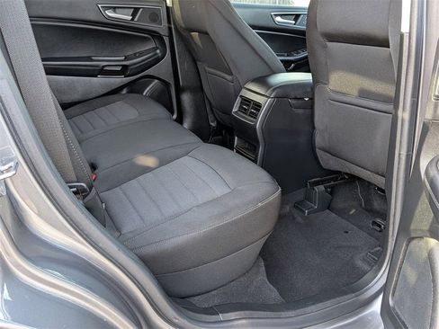 Used 2022 Ford Edge SE w/ Black Appearance Package image 19