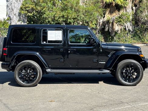 Used 2021 Jeep Wrangler Unlimited Sahara image 2