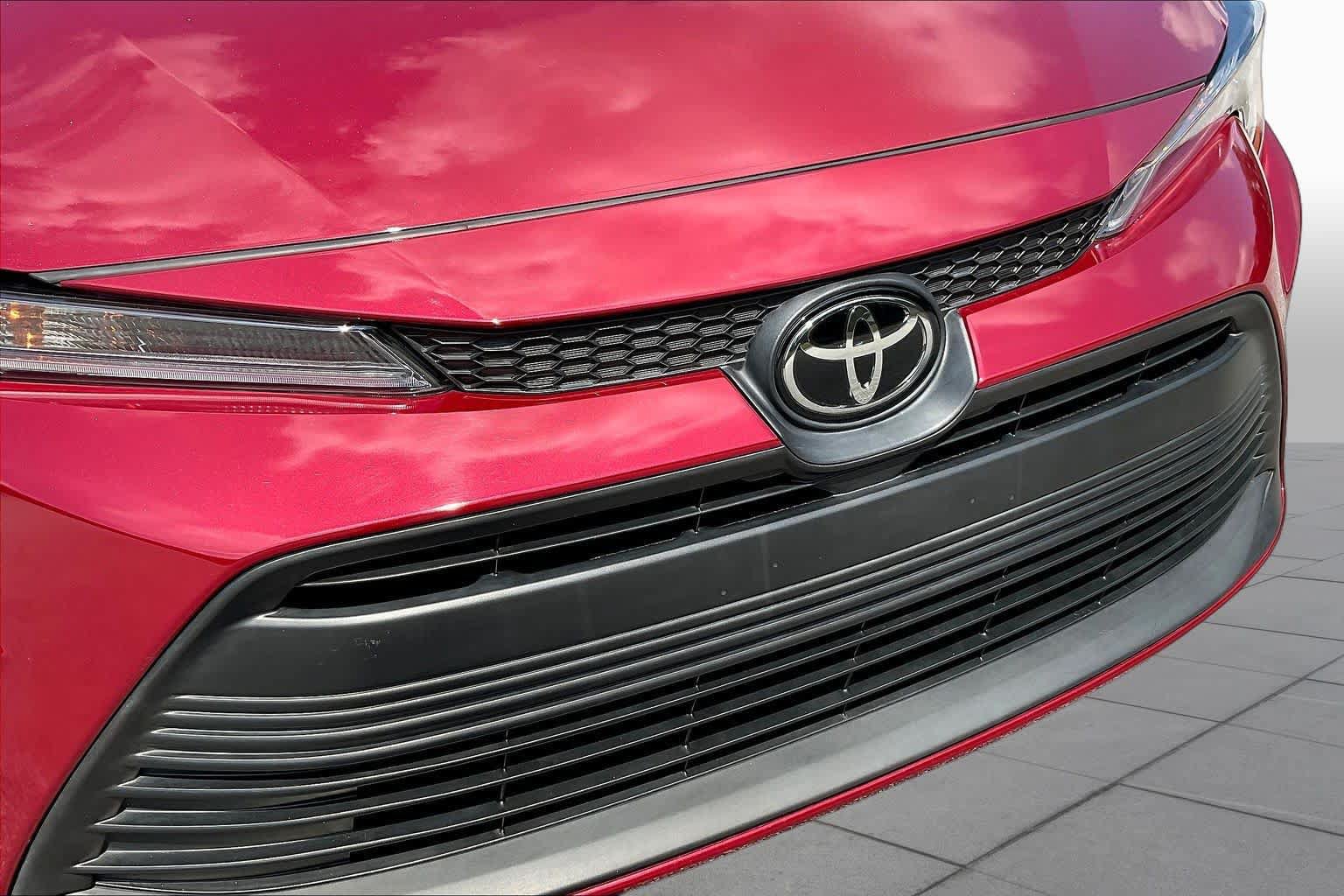 Used 2024 Toyota Corolla LE FWD image 29