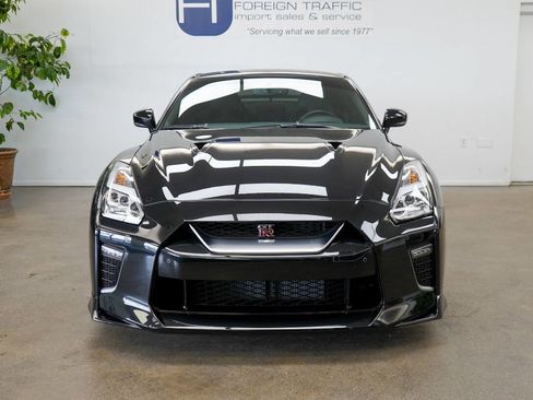Used 2021 Nissan GT-R Premium image 2