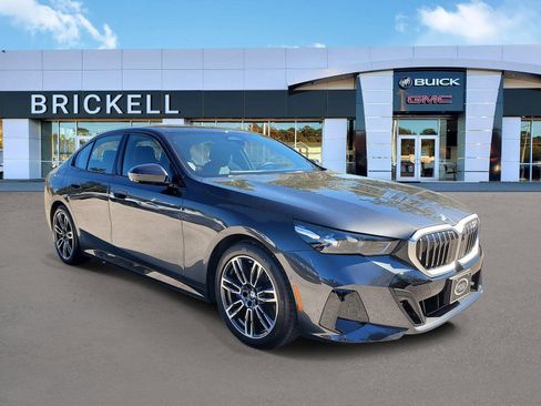 Used 2025 BMW 530i image 2