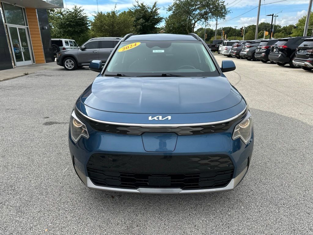 Used 2024 Kia Niro Wind w/ Wind Preserve Package FWD image 3