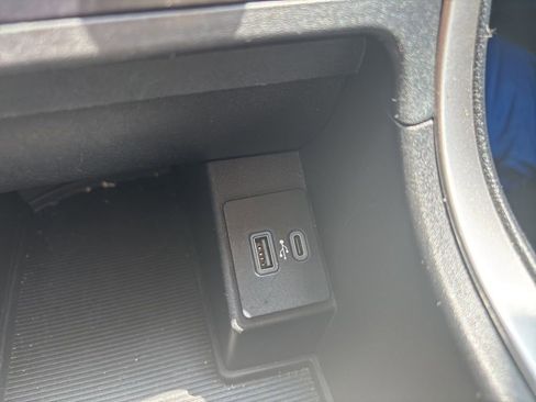 Used 2023 Ford Edge SEL image 32