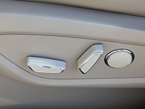 Certified 2023 Lincoln Nautilus Reserve w/ Equipment Group 201A image 19