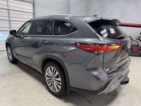 Used 2021 Toyota Highlander Platinum image 5