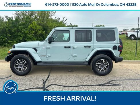 Used 2024 Jeep Wrangler Unlimited Sahara w/ Technology Group AWD/4WD image 7