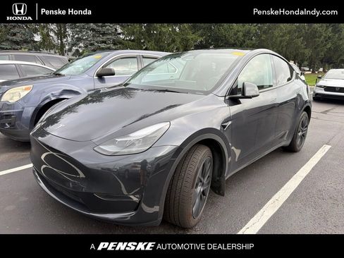 Used 2025 Tesla Model Y Long Range AWD/4WD image 1