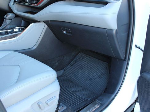 Used 2026 Toyota Highlander Platinum AWD/4WD image 45