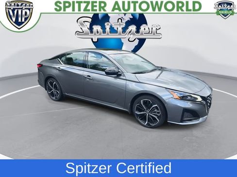 Used 2023 Nissan Altima 2.5 SR w/ SR Premium Package FWD image 2