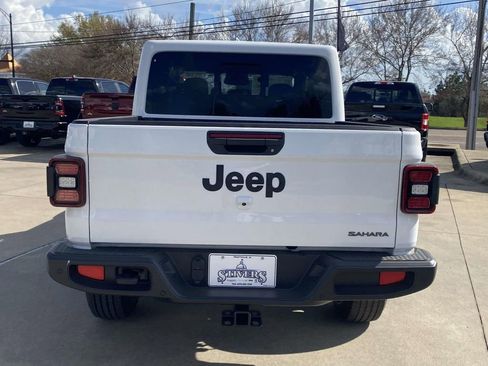 New 2026 Jeep Gladiator Sport AWD/4WD image 36
