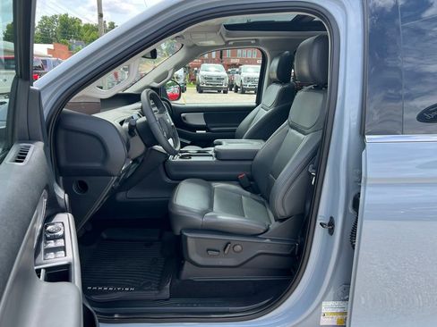 Used 2025 Ford Expedition Active AWD/4WD image 14
