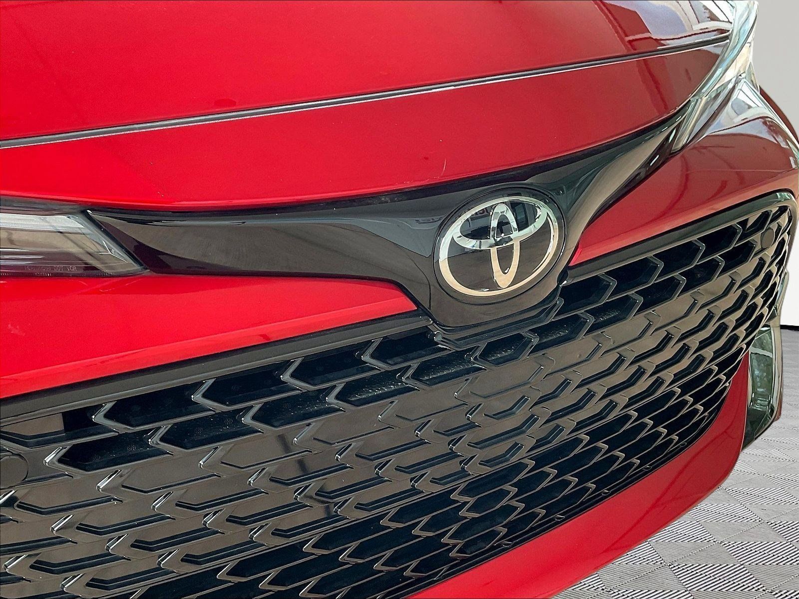 Used 2025 Toyota Corolla SE w/ SE Package FWD image 31