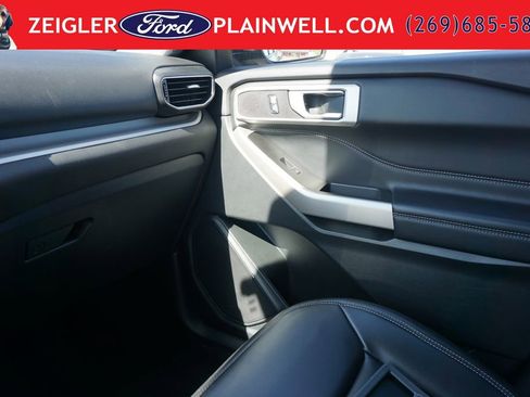 Used 2023 Ford Explorer XLT w/ Equipment Group 202A AWD/4WD image 32