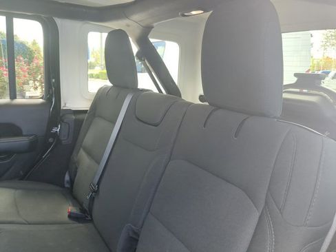 Used 2020 Jeep Wrangler Unlimited Sahara image 17