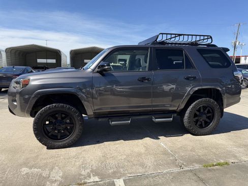 Used 2021 Toyota 4Runner Venture w/ Moonroof Package AWD/4WD image 14