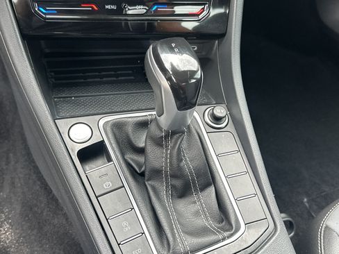 Used 2025 Volkswagen Jetta SE FWD image 29