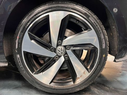 Used 2019 Volkswagen GTI Autobahn image 16