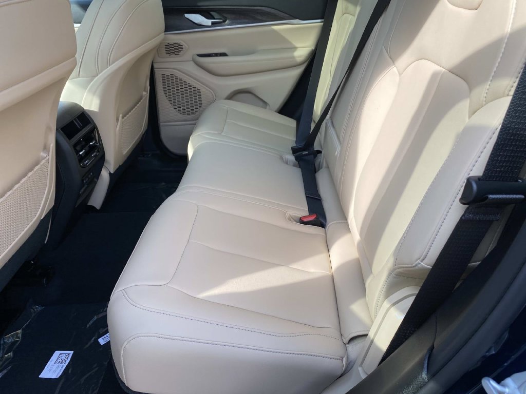 New 2027 Jeep Grand Cherokee Limited AWD/4WD image 6